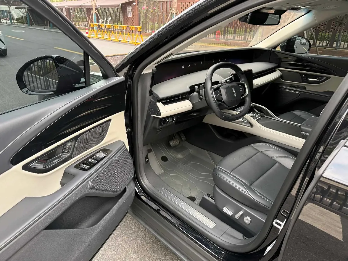 2023 Lincoln Nautilus 2.0T 261HP L4 8AT,autocango,china used car exporter,china ev exporter,chinese used car exporter,chinese used ev exporter