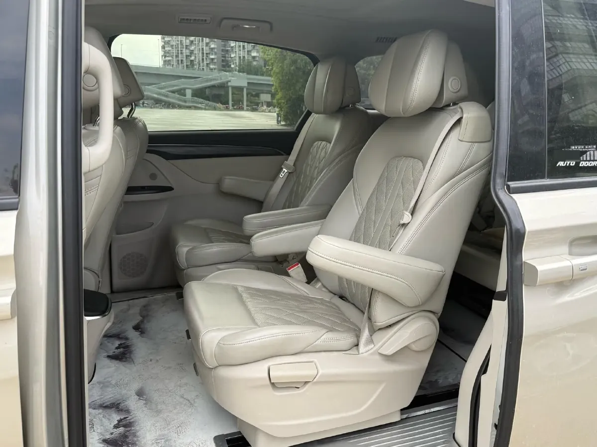 2022 Buick GL8 2.0T 237HP L4 9AT,autocango,china used car exporter,china ev exporter,chinese used car exporter,chinese used ev exporter
