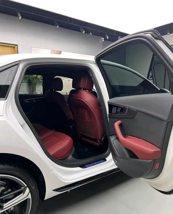 2025 Audi A4L 2.0T 190HP L4 7DCT,autocango,china used car exporter,china ev exporter,chinese used car exporter,chinese used ev exporter