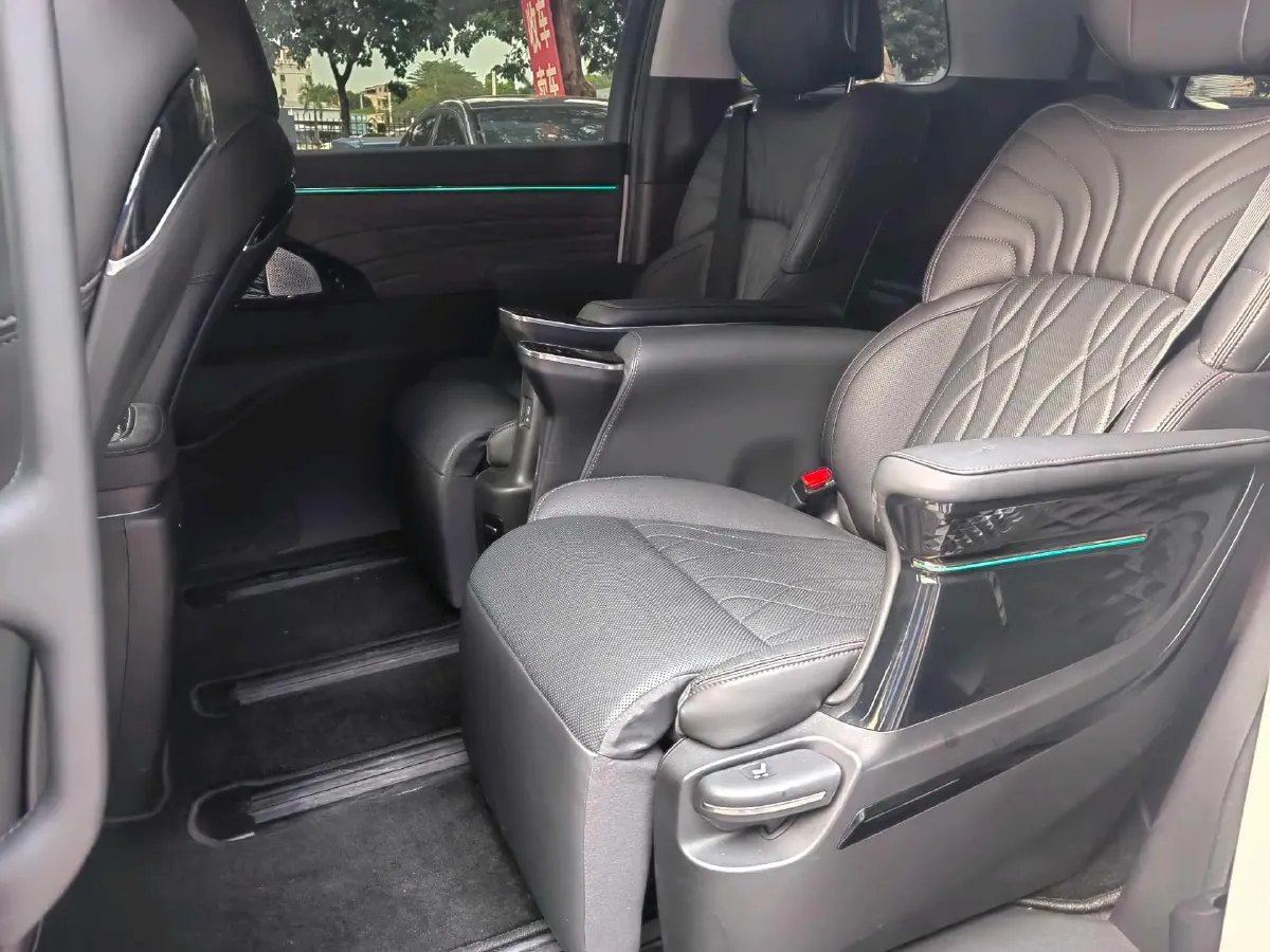 2024 GAC Trumpchi M8 2.0T 252HP L4 8AT,autocango,china used car exporter,china ev exporter,chinese used car exporter,chinese used ev exporter