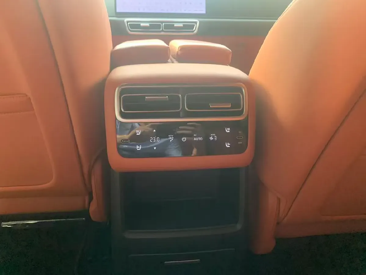 2024 Li L6 Range Extended 154HP L4 REEV 36.8KWH,autocango,china used car exporter,china ev exporter,chinese used car exporter,chinese used ev exporter