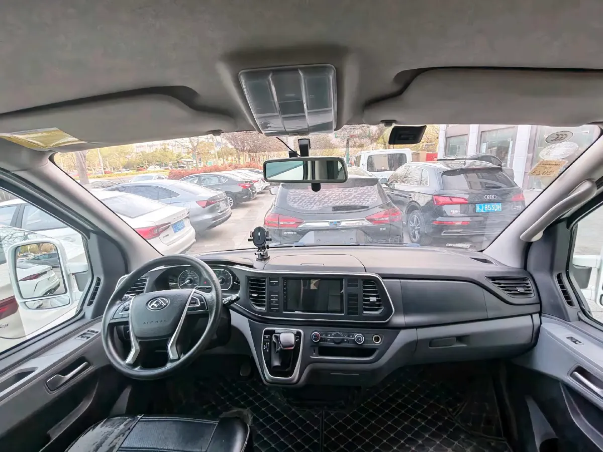 2019 MAXUS XinTu V80 2.0T 139HP L4 6MT,autocango,china used car exporter,china ev exporter,chinese used car exporter,chinese used ev exporter