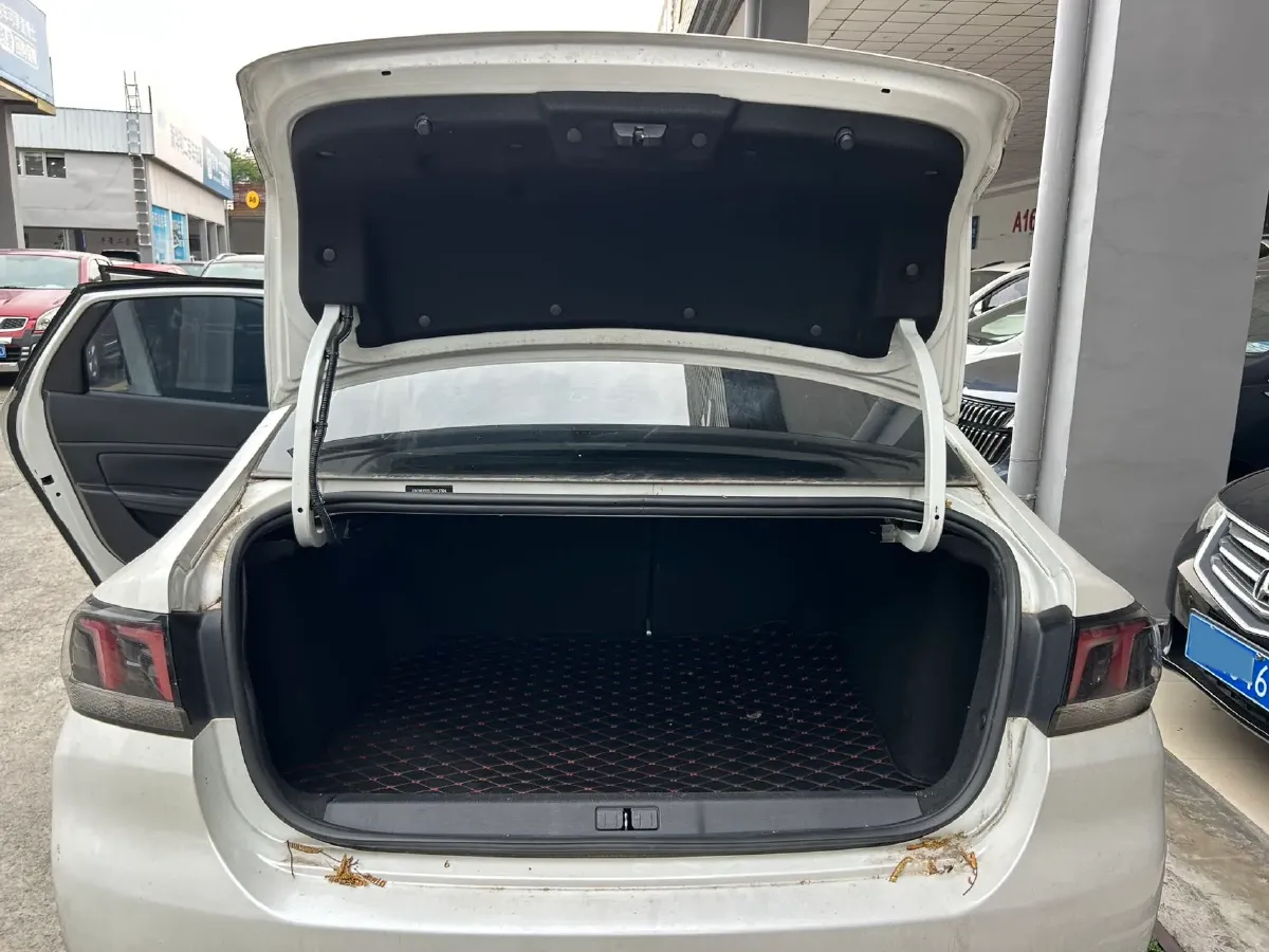 2018 Peugeot 308 1.6L 117HP L4 5MT,autocango,china used car exporter,china ev exporter,chinese used car exporter,chinese used ev exporter