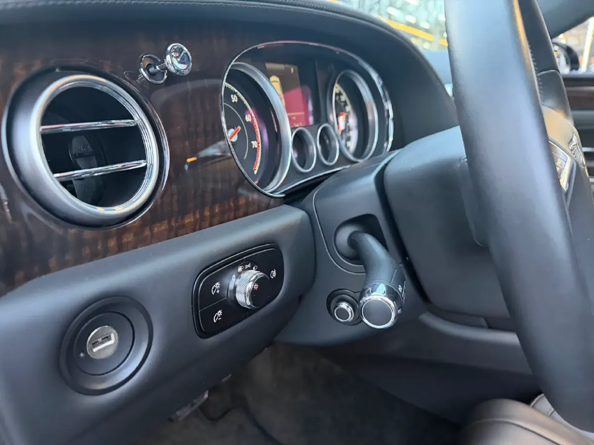 2016 Bentley Flying Spur 4.0T 507HP V8 8AT,autocango,china used car exporter,china ev exporter,chinese used car exporter,chinese used ev exporter