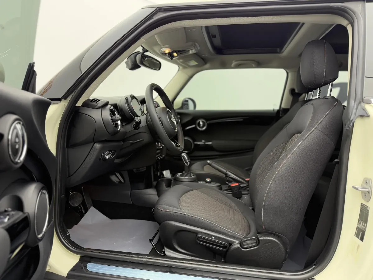 2021 MINI MINI 1.5T 102HP L3 7DCT,autocango,china used car exporter,china ev exporter,chinese used car exporter,chinese used ev exporter