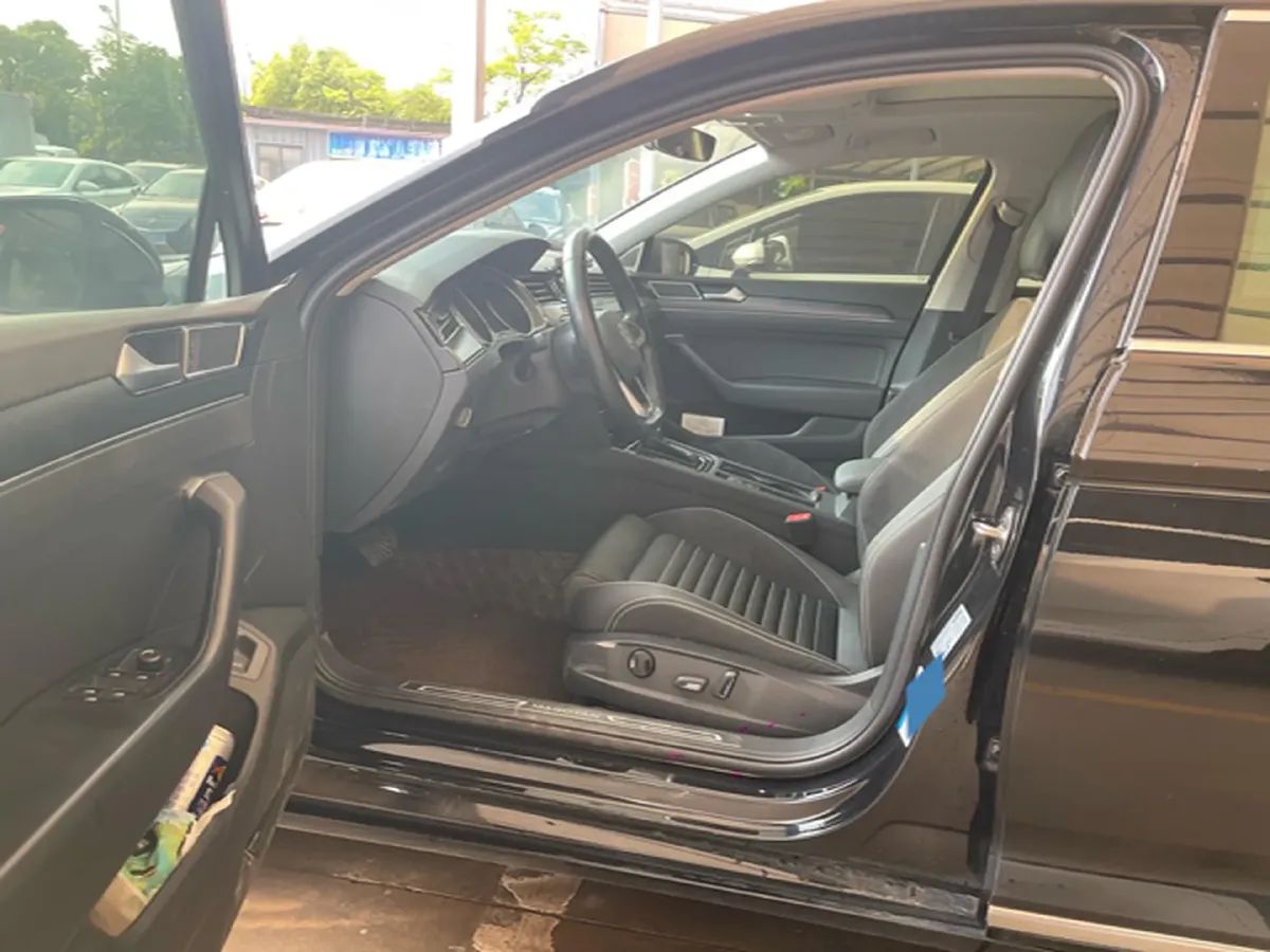 2020 Volkswagen Magotan 2.0T 186HP L4 7DCT,autocango,china used car exporter,china ev exporter,chinese used car exporter,chinese used ev exporter