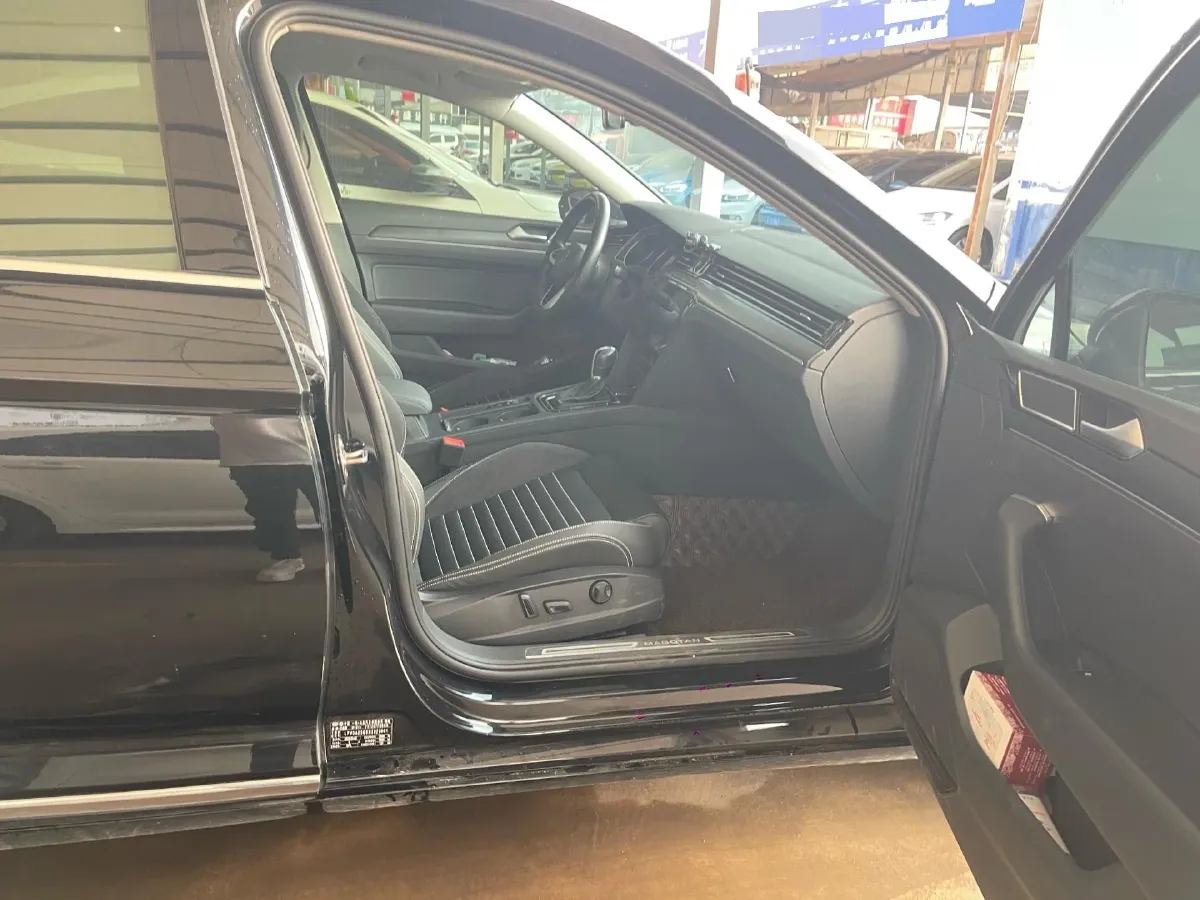 2020 Volkswagen Magotan 2.0T 186HP L4 7DCT,autocango,china used car exporter,china ev exporter,chinese used car exporter,chinese used ev exporter