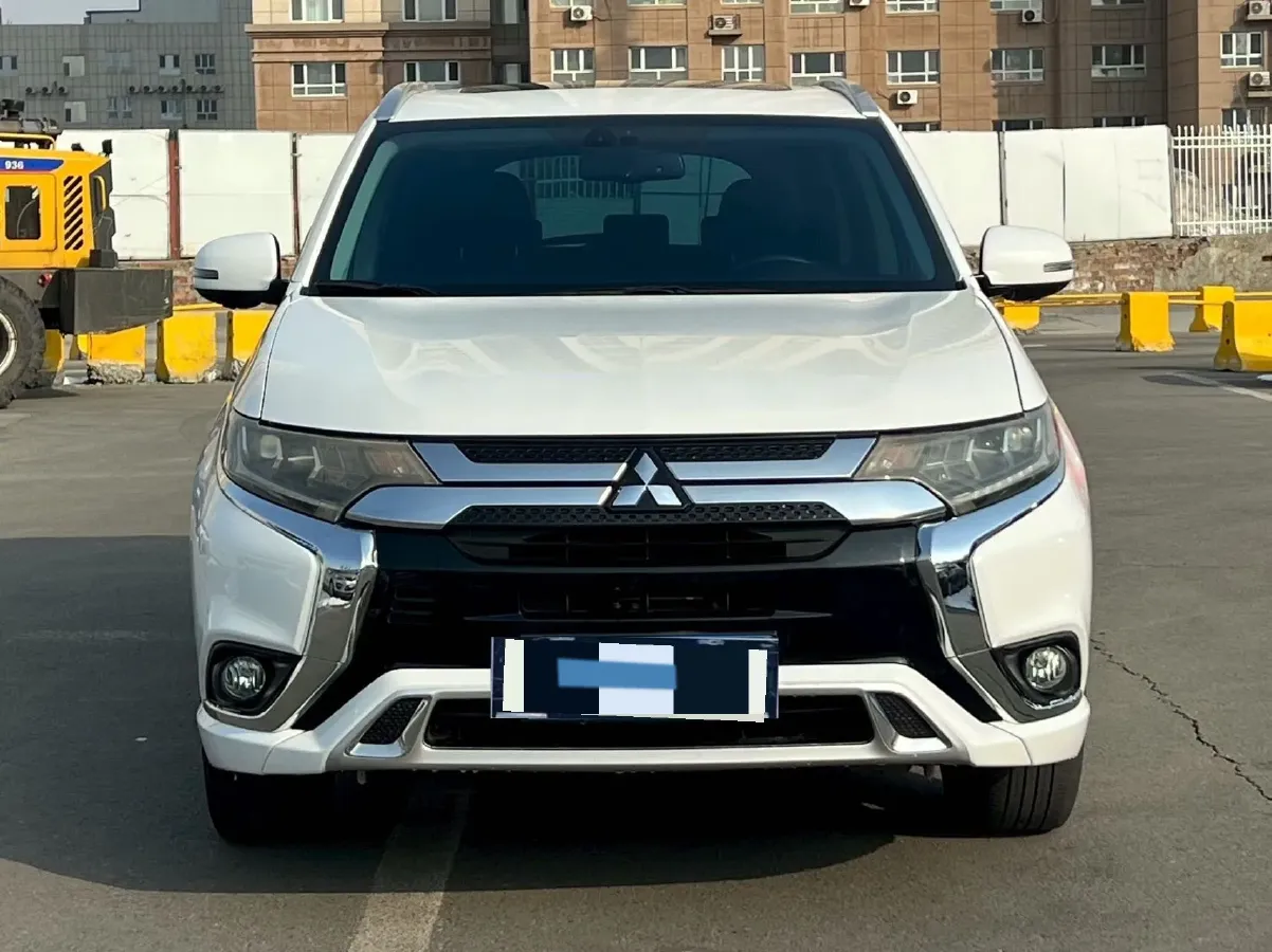 2021 Mitsubishi Outlander 2.4L 192HP L4 CVT,autocango,china used car exporter,china ev exporter,chinese used car exporter,chinese used ev exporter