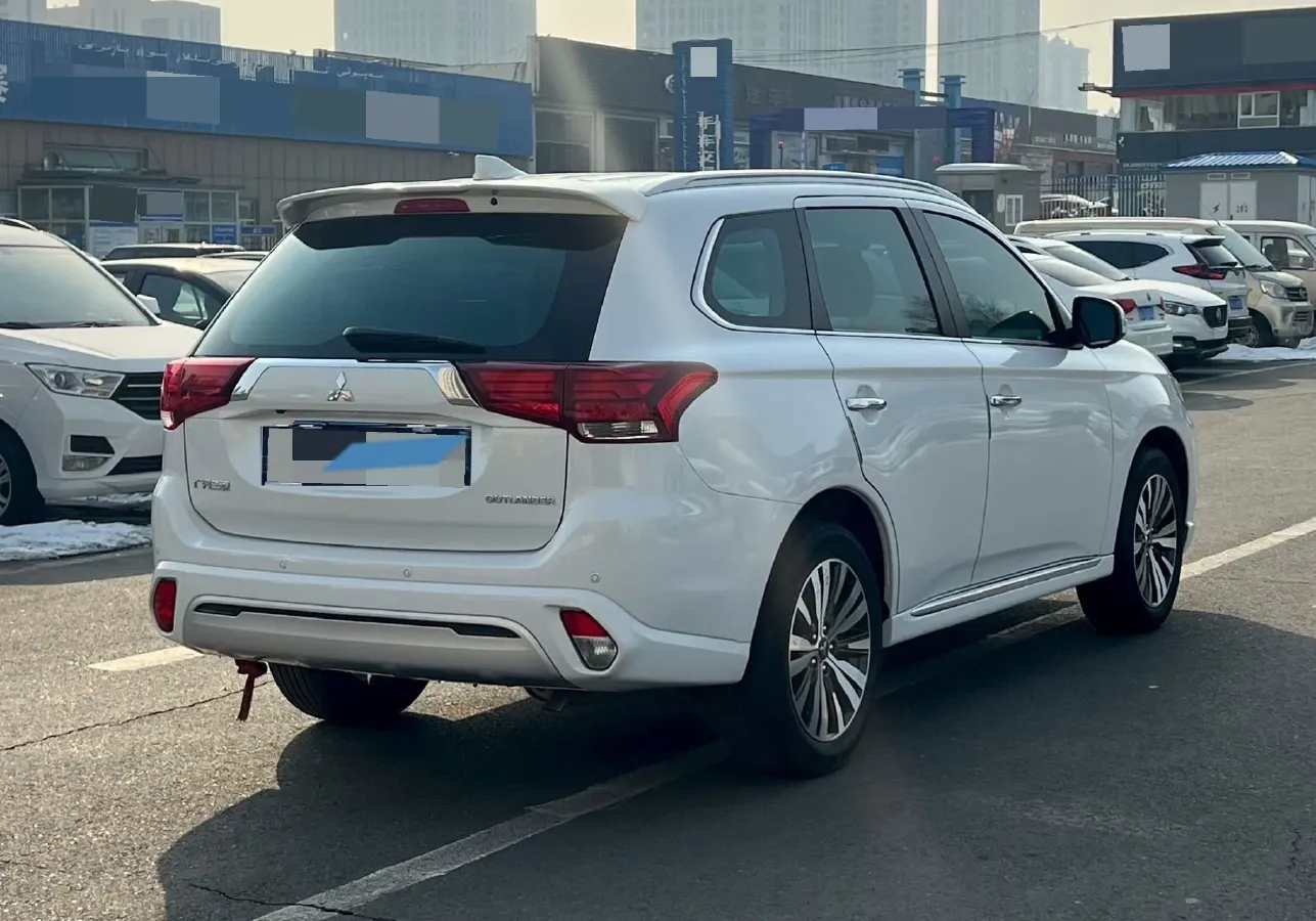 2021 Mitsubishi Outlander 2.4L 192HP L4 CVT,autocango,china used car exporter,china ev exporter,chinese used car exporter,chinese used ev exporter