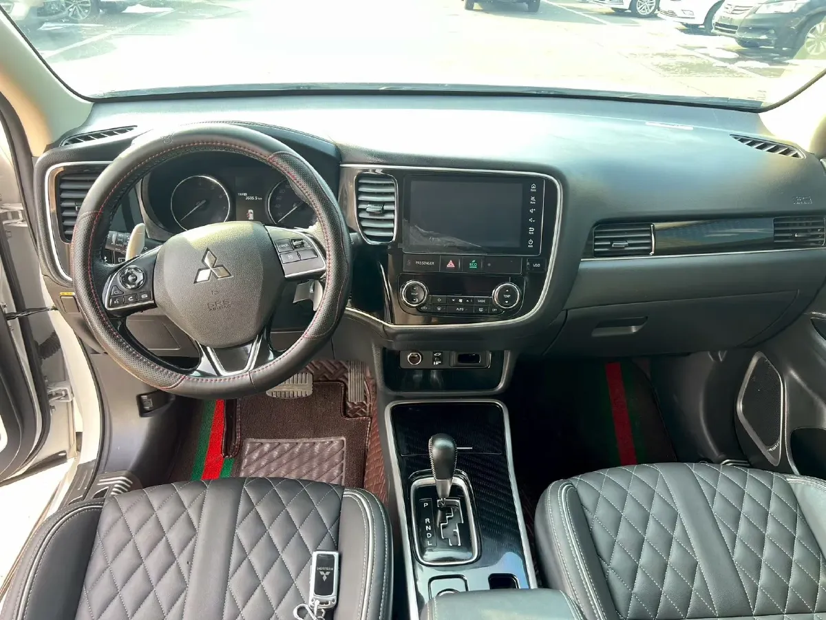 2021 Mitsubishi Outlander 2.4L 192HP L4 CVT,autocango,china used car exporter,china ev exporter,chinese used car exporter,chinese used ev exporter