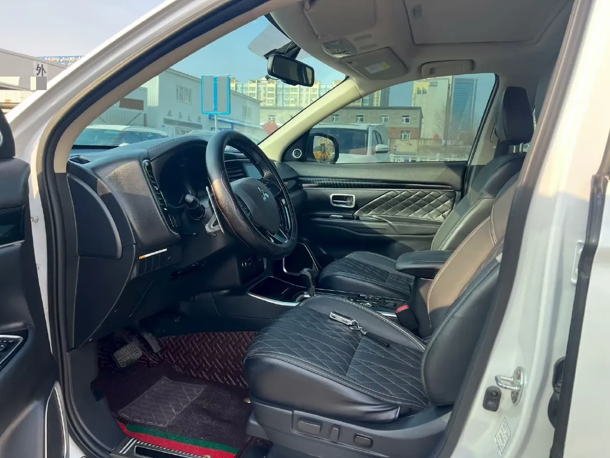 2021 Mitsubishi Outlander 2.4L 192HP L4 CVT,autocango,china used car exporter,china ev exporter,chinese used car exporter,chinese used ev exporter