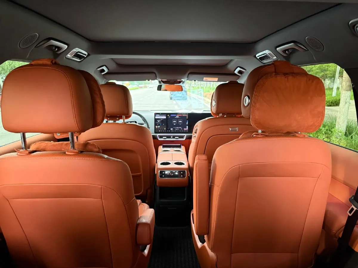 2024 Volvo S60 2.0T 197HP L4 7DCT,autocango,china used car exporter,china ev exporter,chinese used car exporter,chinese used ev exporter