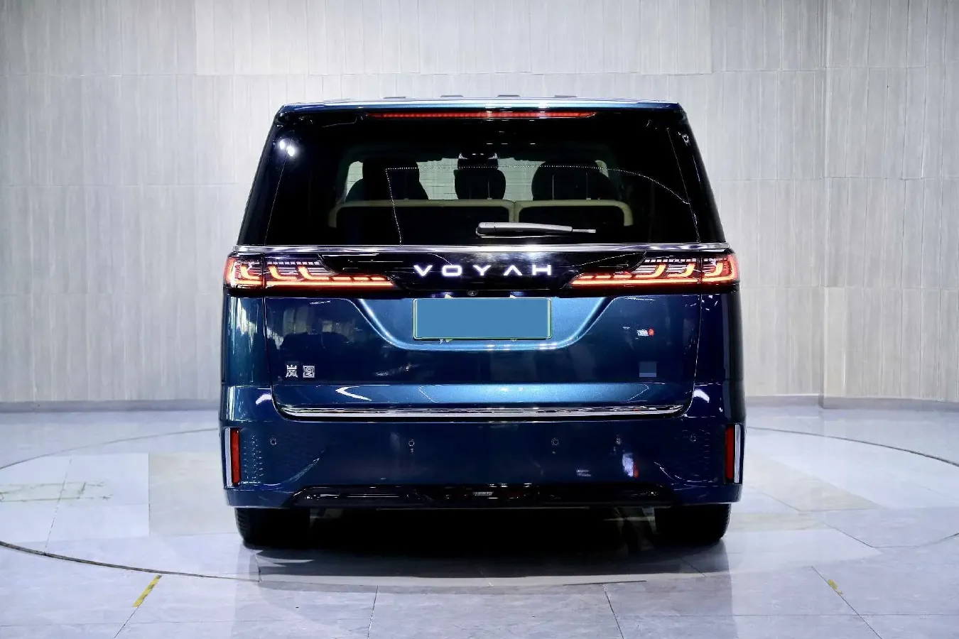 2025 Voyah Dream 1.5T 150HP L4 PHEV 41.7KWH,autocango,china used car exporter,china ev exporter,chinese used car exporter,chinese used ev exporter