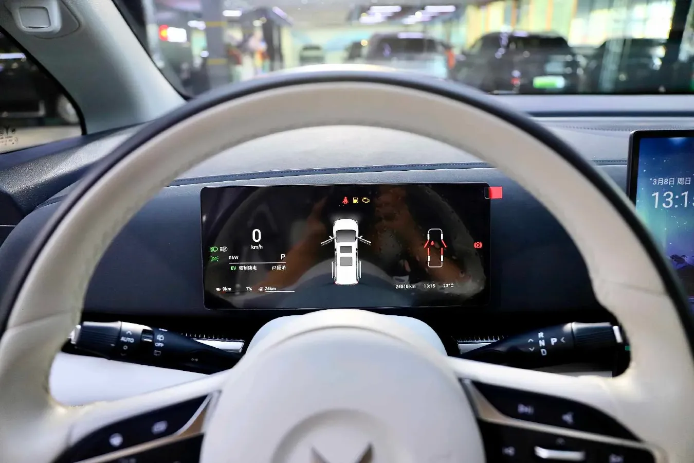 2025 Voyah Dream 1.5T 150HP L4 PHEV 41.7KWH,autocango,china used car exporter,china ev exporter,chinese used car exporter,chinese used ev exporter