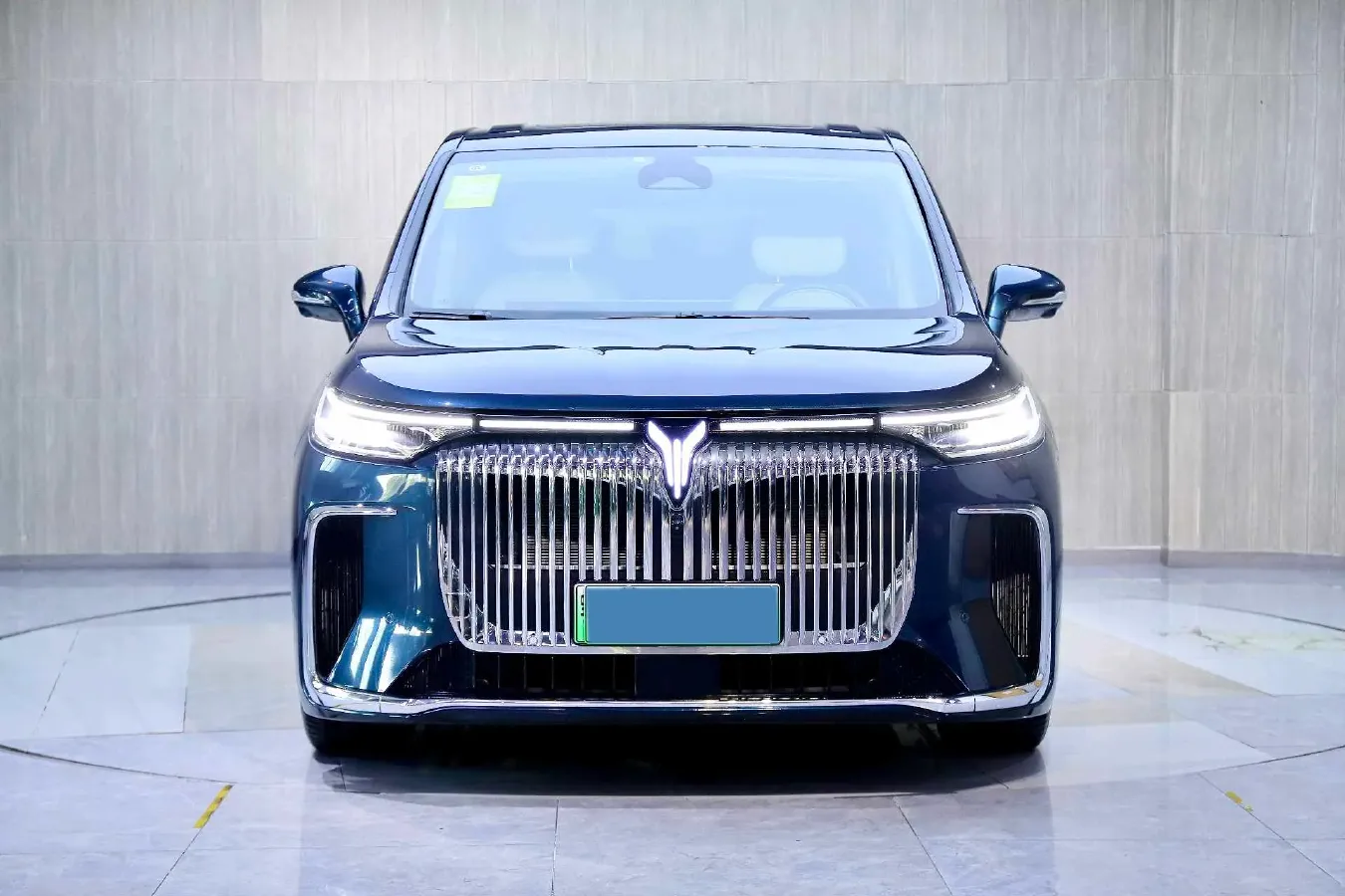 2025 Voyah Dream 1.5T 150HP L4 PHEV 41.7KWH,autocango,china used car exporter,china ev exporter,chinese used car exporter,chinese used ev exporter