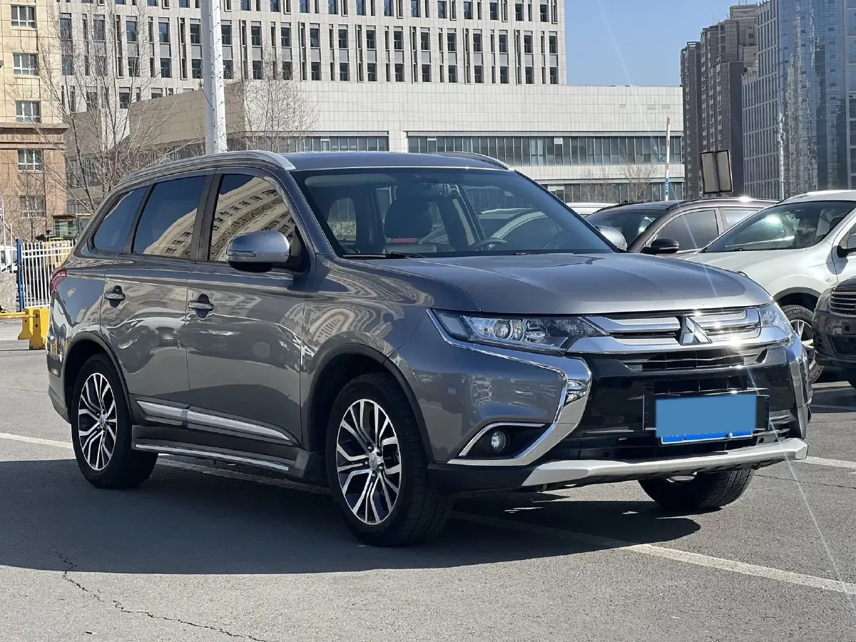 2018 Mitsubishi Outlander 2.0L 166HP L4 CVT,autocango,china used car exporter,china ev exporter,chinese used car exporter,chinese used ev exporter