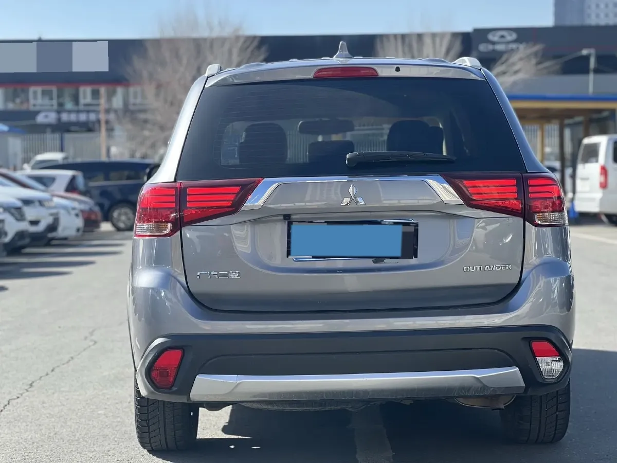 2018 Mitsubishi Outlander 2.0L 166HP L4 CVT,autocango,china used car exporter,china ev exporter,chinese used car exporter,chinese used ev exporter