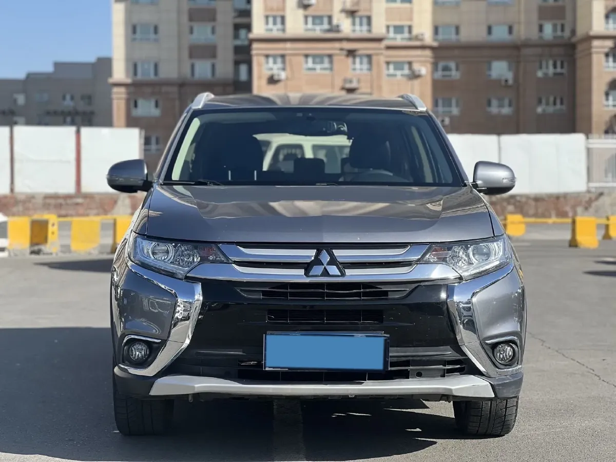2018 Mitsubishi Outlander 2.0L 166HP L4 CVT,autocango,china used car exporter,china ev exporter,chinese used car exporter,chinese used ev exporter