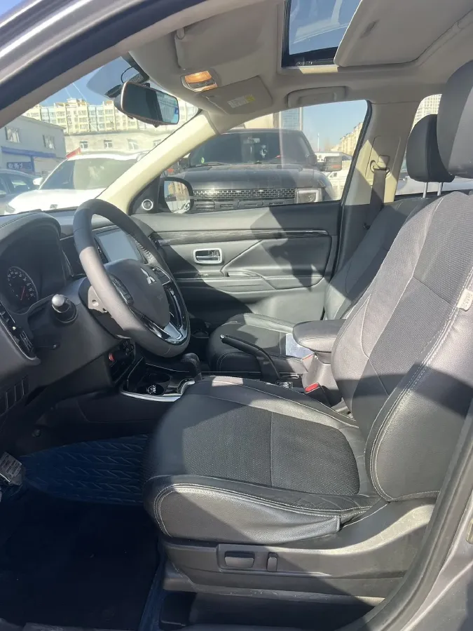2018 Mitsubishi Outlander 2.0L 166HP L4 CVT,autocango,china used car exporter,china ev exporter,chinese used car exporter,chinese used ev exporter