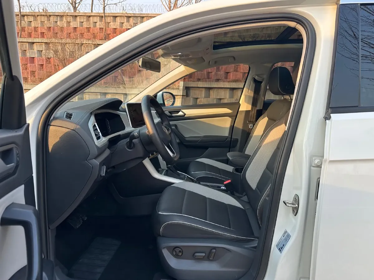 2023 Volkswagen T-Roc 1.4T 150HP L4 7DCT,autocango,china used car exporter,china ev exporter,chinese used car exporter,chinese used ev exporter