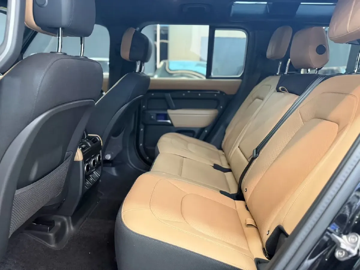 2025 Land Rover Defender 3.0T 400HP L6 8AT,autocango,china used car exporter,china ev exporter,chinese used car exporter,chinese used ev exporter