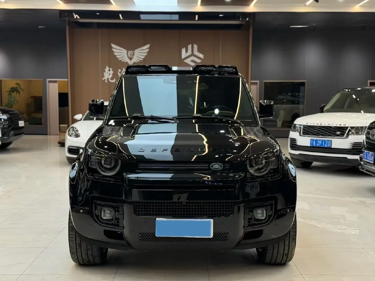 2025 Land Rover Defender 3.0T 400HP L6 8AT,autocango,china used car exporter,china ev exporter,chinese used car exporter,chinese used ev exporter