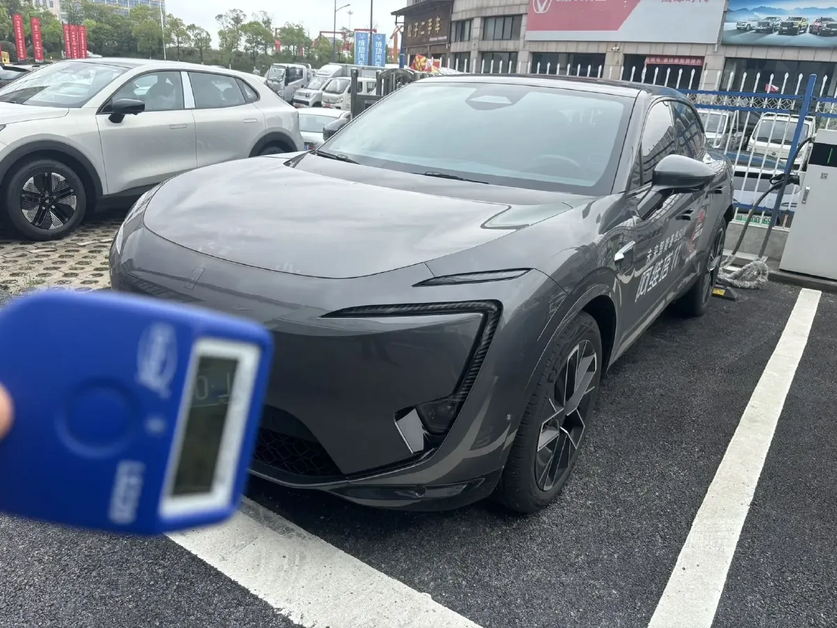 2025 Avatr 11 1.5T 156HP L4 REEV,autocango,china used car exporter,china ev exporter,chinese used car exporter,chinese used ev exporter