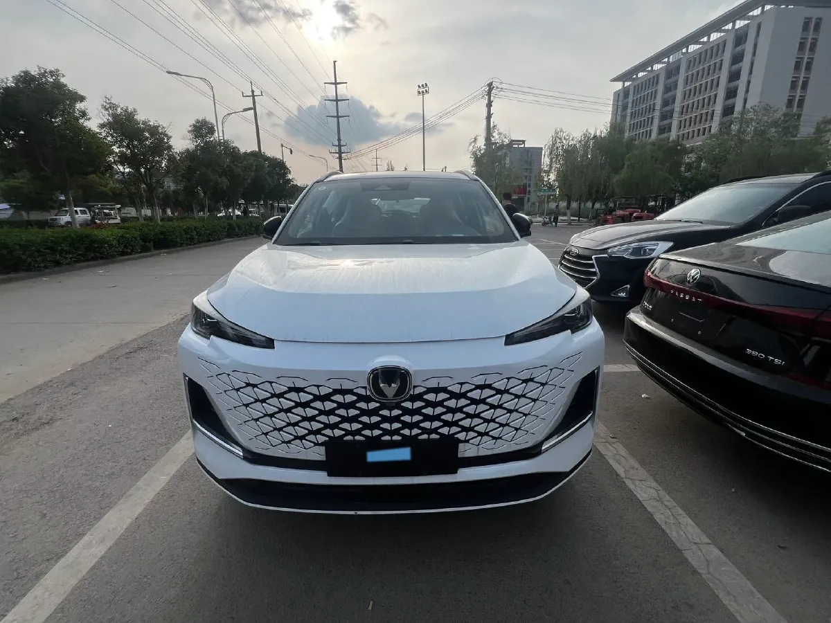 2025 ChangAn CS55 Plus 1.5T 192HP L4 7DCT,autocango,china used car exporter,china ev exporter,chinese used car exporter,chinese used ev exporter