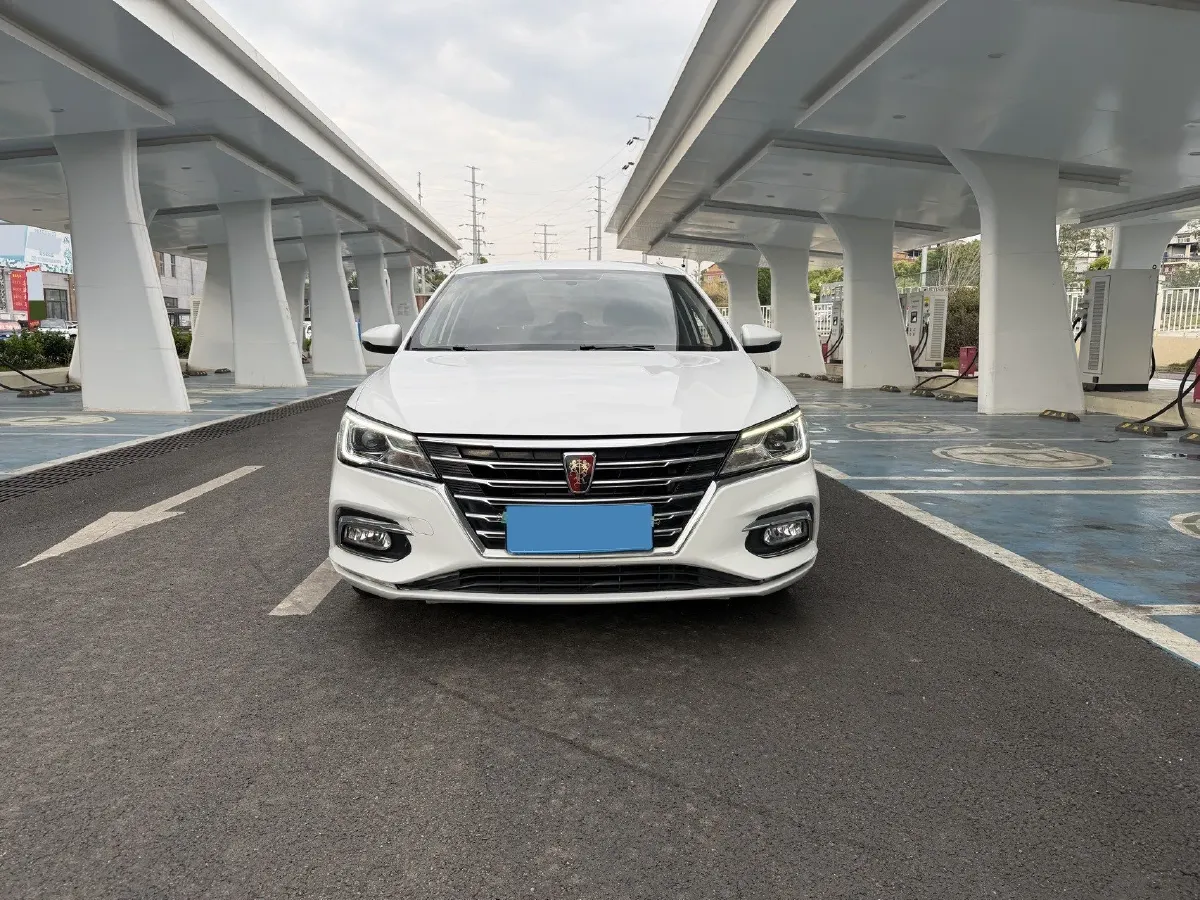 2020 Roewe i5 1.5L 120HP L4 5MT,autocango,china used car exporter,china ev exporter,chinese used car exporter,chinese used ev exporter