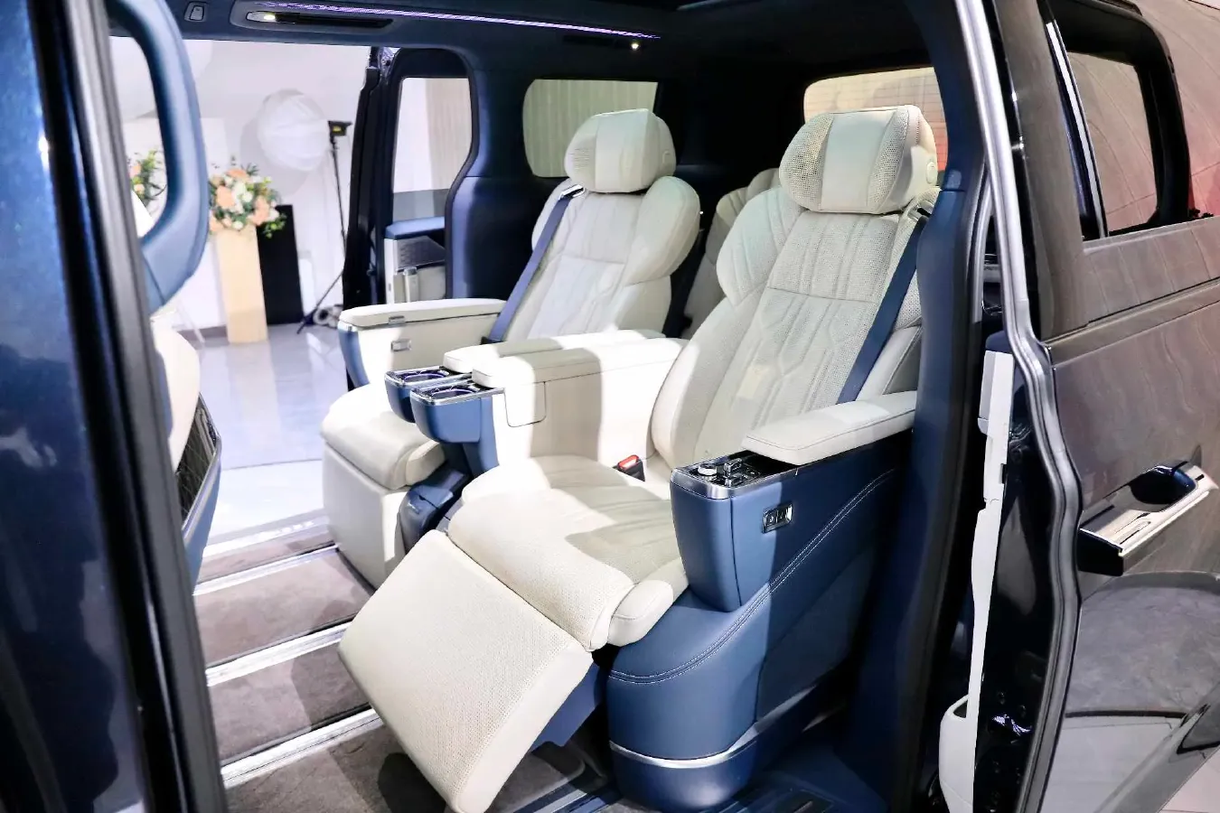 2022 Zeekr 009 BEV 116KWH,autocango,china used car exporter,china ev exporter,chinese used car exporter,chinese used ev exporter