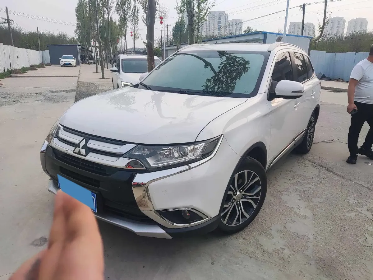 2017 Mitsubishi Outlander 2.0L 166HP L4 CVT,autocango,china used car exporter,china ev exporter,chinese used car exporter,chinese used ev exporter