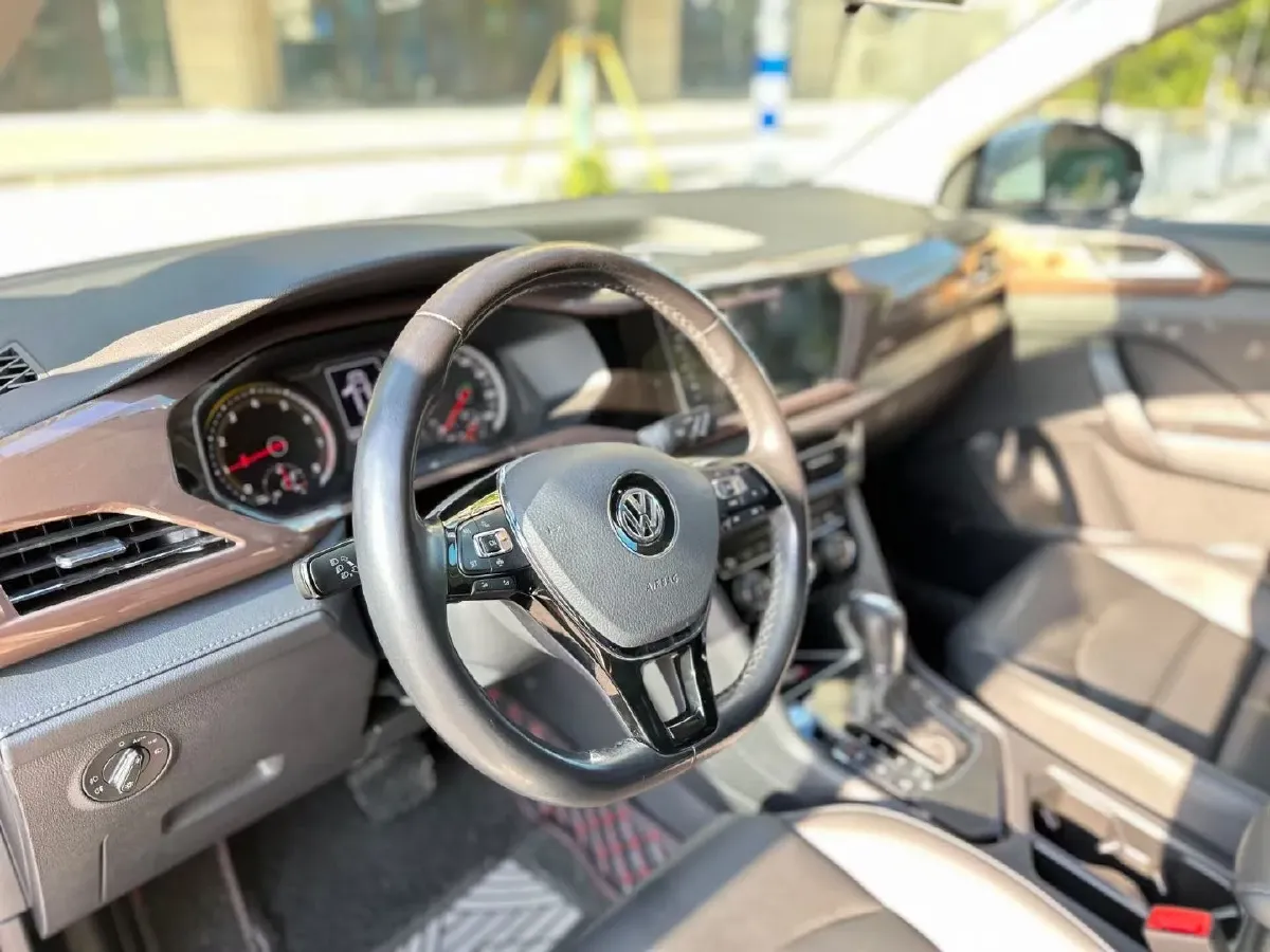 2019 MINI MINI 1.5T 102HP L3 7DCT,autocango,china used car exporter,china ev exporter,chinese used car exporter,chinese used ev exporter