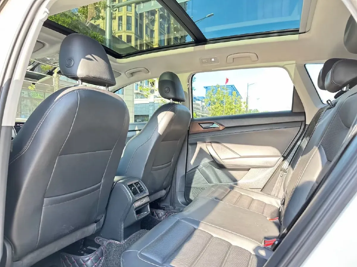 2019 MINI MINI 1.5T 102HP L3 7DCT,autocango,china used car exporter,china ev exporter,chinese used car exporter,chinese used ev exporter