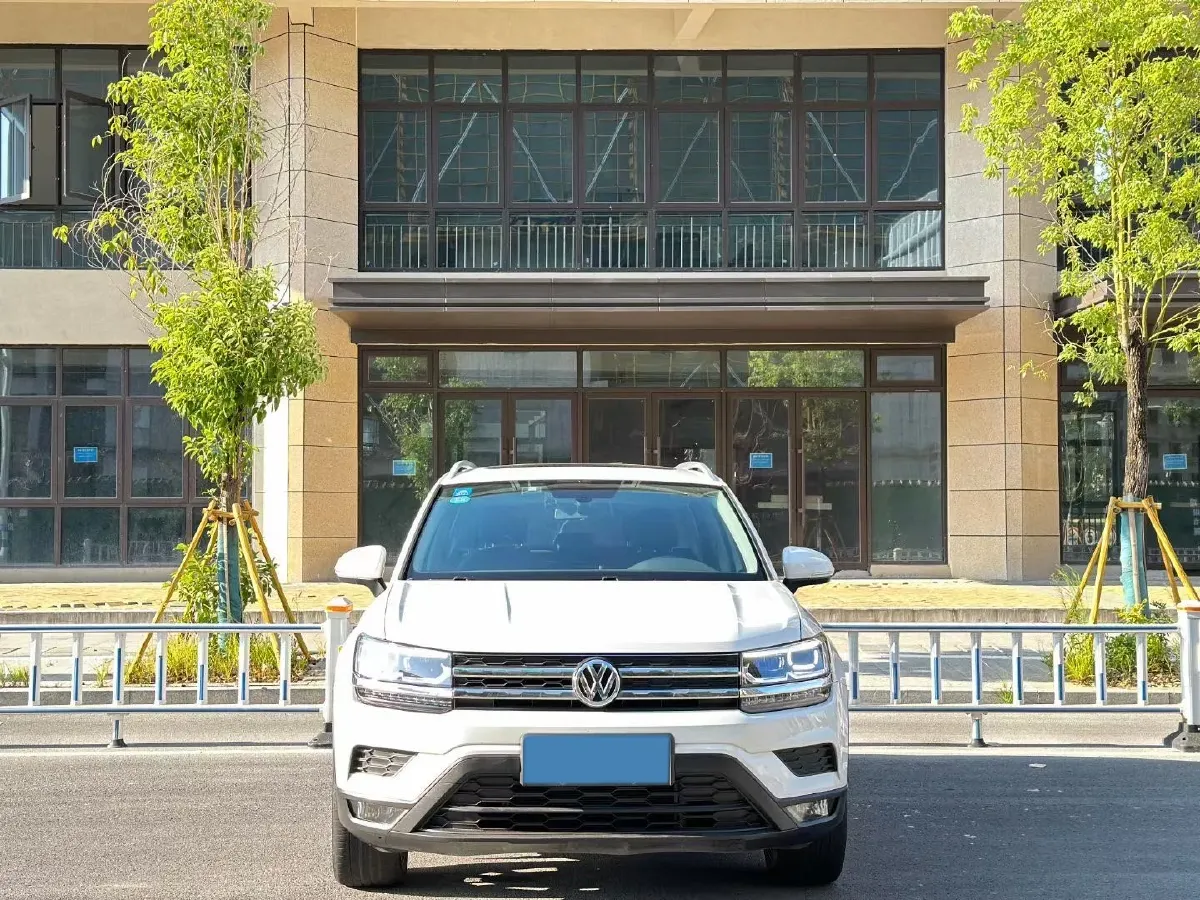 2019 MINI MINI 1.5T 102HP L3 7DCT,autocango,china used car exporter,china ev exporter,chinese used car exporter,chinese used ev exporter