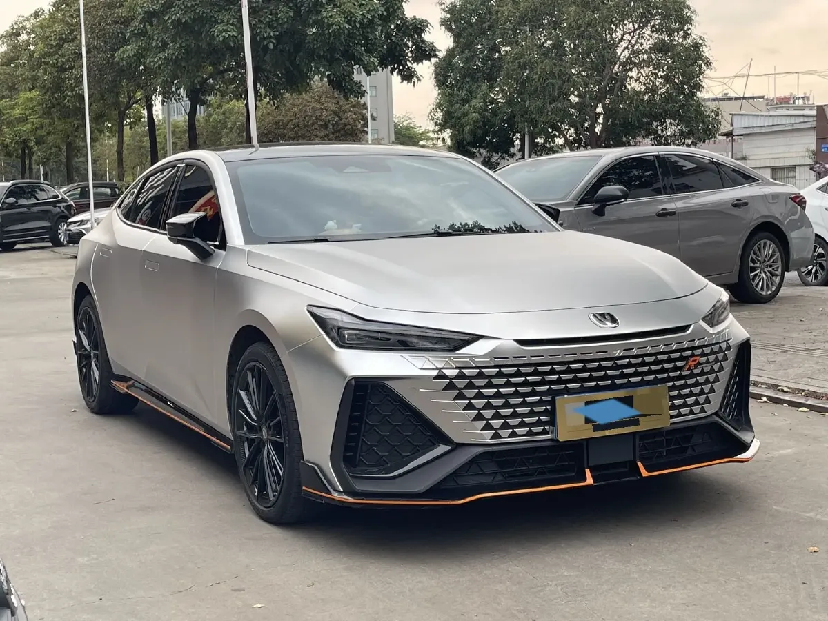 2024 ChangAn UNI-V 2.0T 233HP L4 8AT,autocango,china used car exporter,china ev exporter,chinese used car exporter,chinese used ev exporter