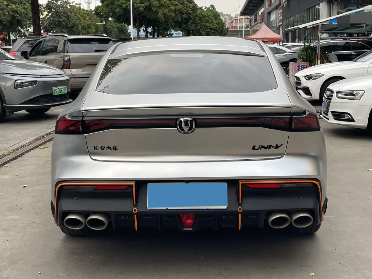 2024 ChangAn UNI-V 2.0T 233HP L4 8AT,autocango,china used car exporter,china ev exporter,chinese used car exporter,chinese used ev exporter
