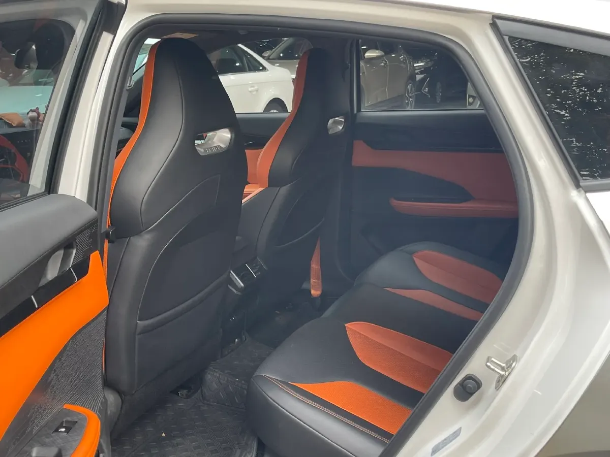 2024 ChangAn UNI-V 2.0T 233HP L4 8AT,autocango,china used car exporter,china ev exporter,chinese used car exporter,chinese used ev exporter