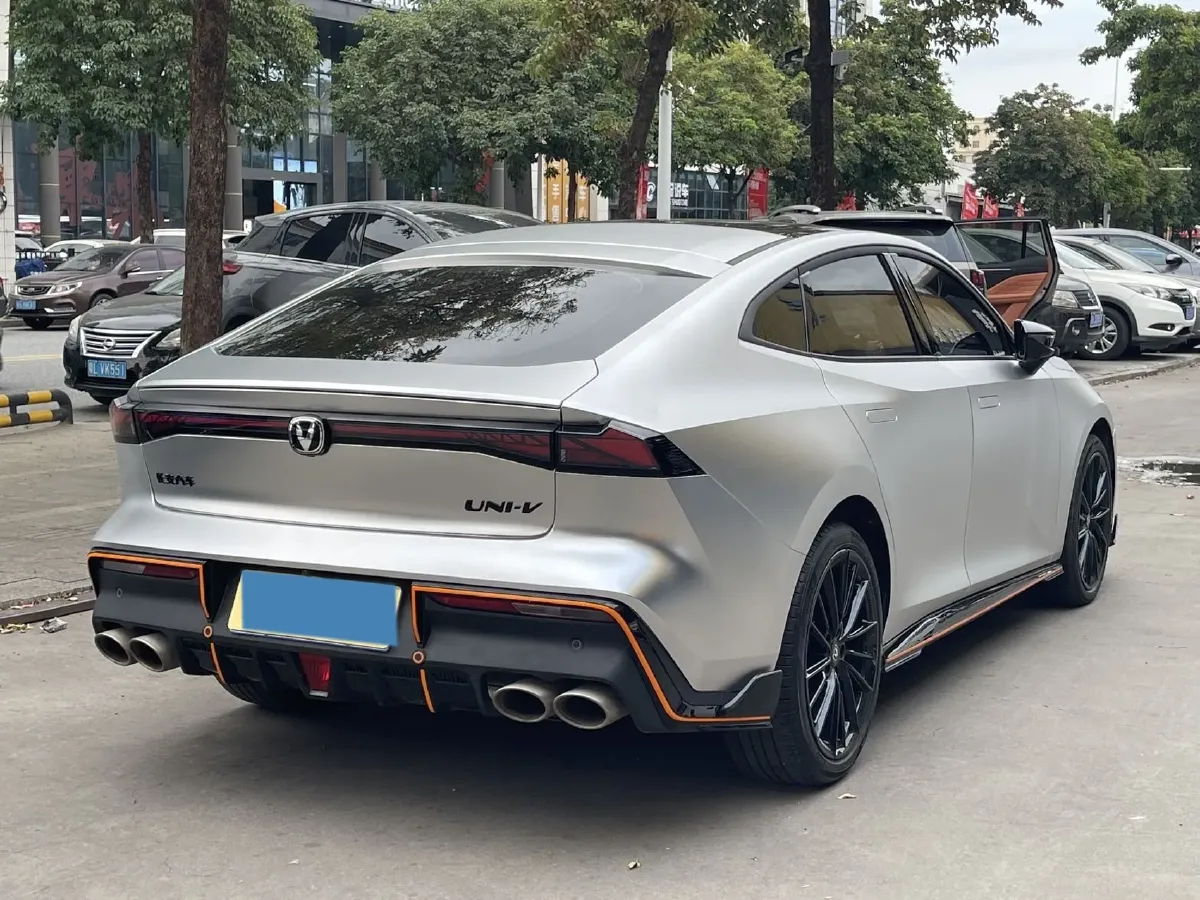 2024 ChangAn UNI-V 2.0T 233HP L4 8AT,autocango,china used car exporter,china ev exporter,chinese used car exporter,chinese used ev exporter