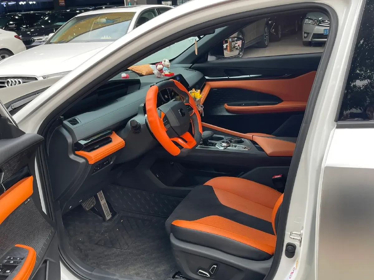 2024 ChangAn UNI-V 2.0T 233HP L4 8AT,autocango,china used car exporter,china ev exporter,chinese used car exporter,chinese used ev exporter