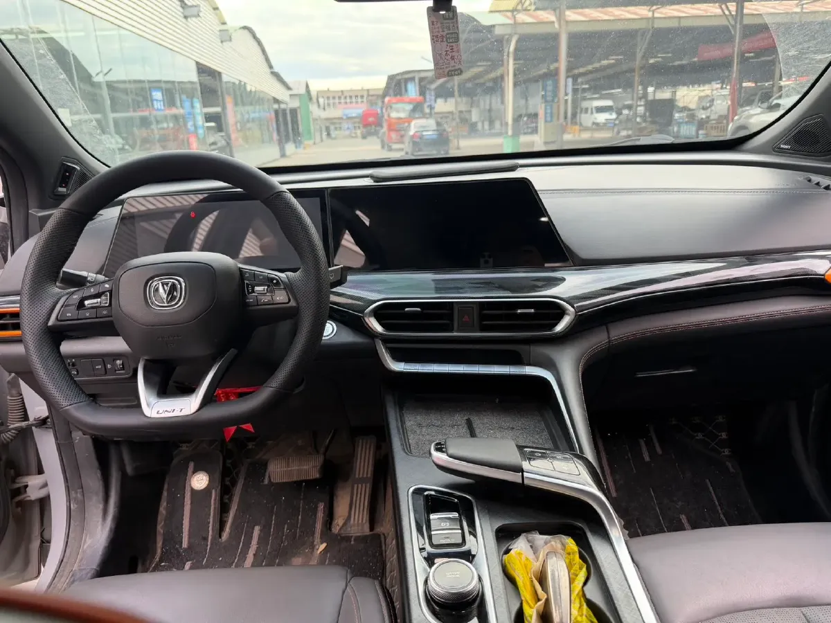 2022 ChangAn UNI-T 1.5T 188HP L4 7DCT,autocango,china used car exporter,china ev exporter,chinese used car exporter,chinese used ev exporter