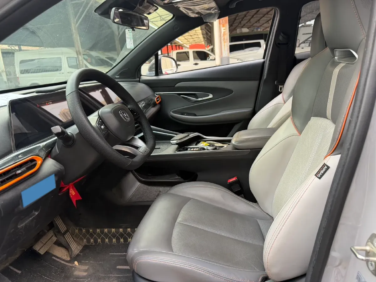 2022 ChangAn UNI-T 1.5T 188HP L4 7DCT,autocango,china used car exporter,china ev exporter,chinese used car exporter,chinese used ev exporter