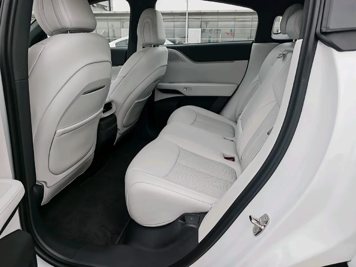 2025 Xpeng G6 BEV 68.5KWH,autocango,china used car exporter,china ev exporter,chinese used car exporter,chinese used ev exporter