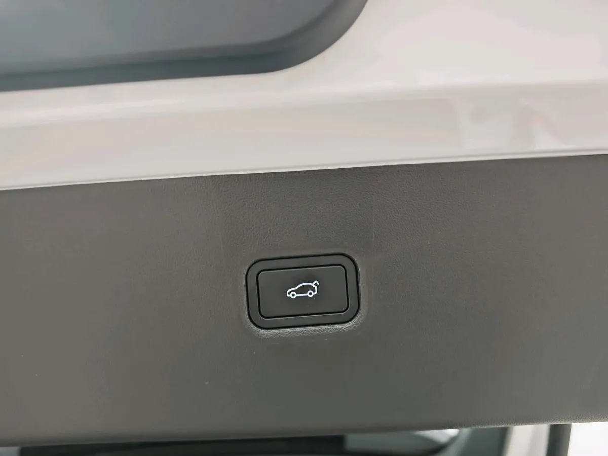 2025 Xpeng G6 BEV 68.5KWH,autocango,china used car exporter,china ev exporter,chinese used car exporter,chinese used ev exporter