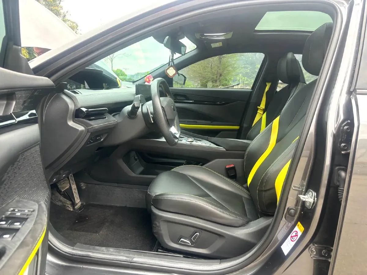 2022 ChangAn UNI-V 1.5T 188HP L4 7DCT,autocango,china used car exporter,china ev exporter,chinese used car exporter,chinese used ev exporter