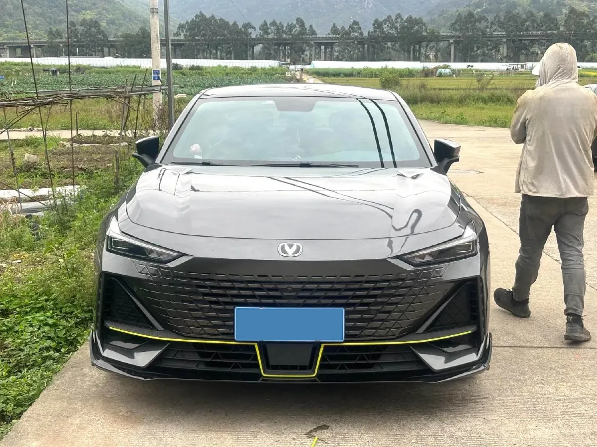 2022 ChangAn UNI-V 1.5T 188HP L4 7DCT,autocango,china used car exporter,china ev exporter,chinese used car exporter,chinese used ev exporter