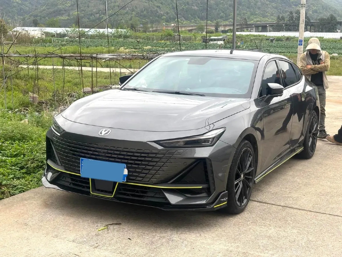 2022 ChangAn UNI-V 1.5T 188HP L4 7DCT,autocango,china used car exporter,china ev exporter,chinese used car exporter,chinese used ev exporter