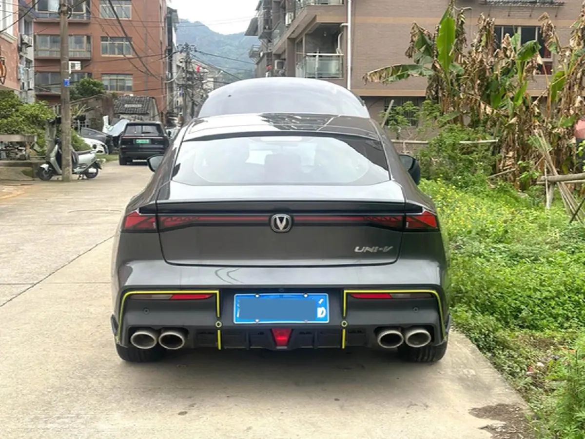 2022 ChangAn UNI-V 1.5T 188HP L4 7DCT,autocango,china used car exporter,china ev exporter,chinese used car exporter,chinese used ev exporter