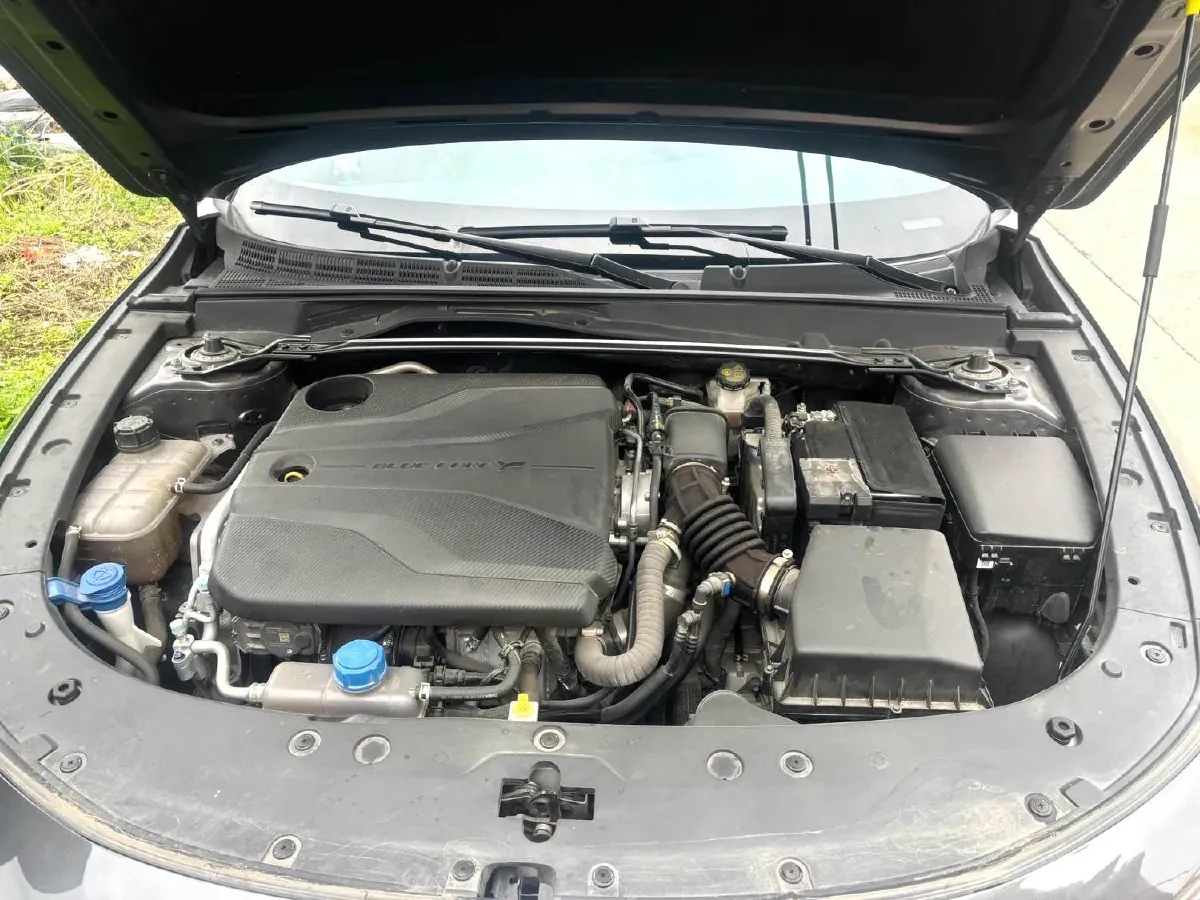 2022 ChangAn UNI-V 1.5T 188HP L4 7DCT,autocango,china used car exporter,china ev exporter,chinese used car exporter,chinese used ev exporter