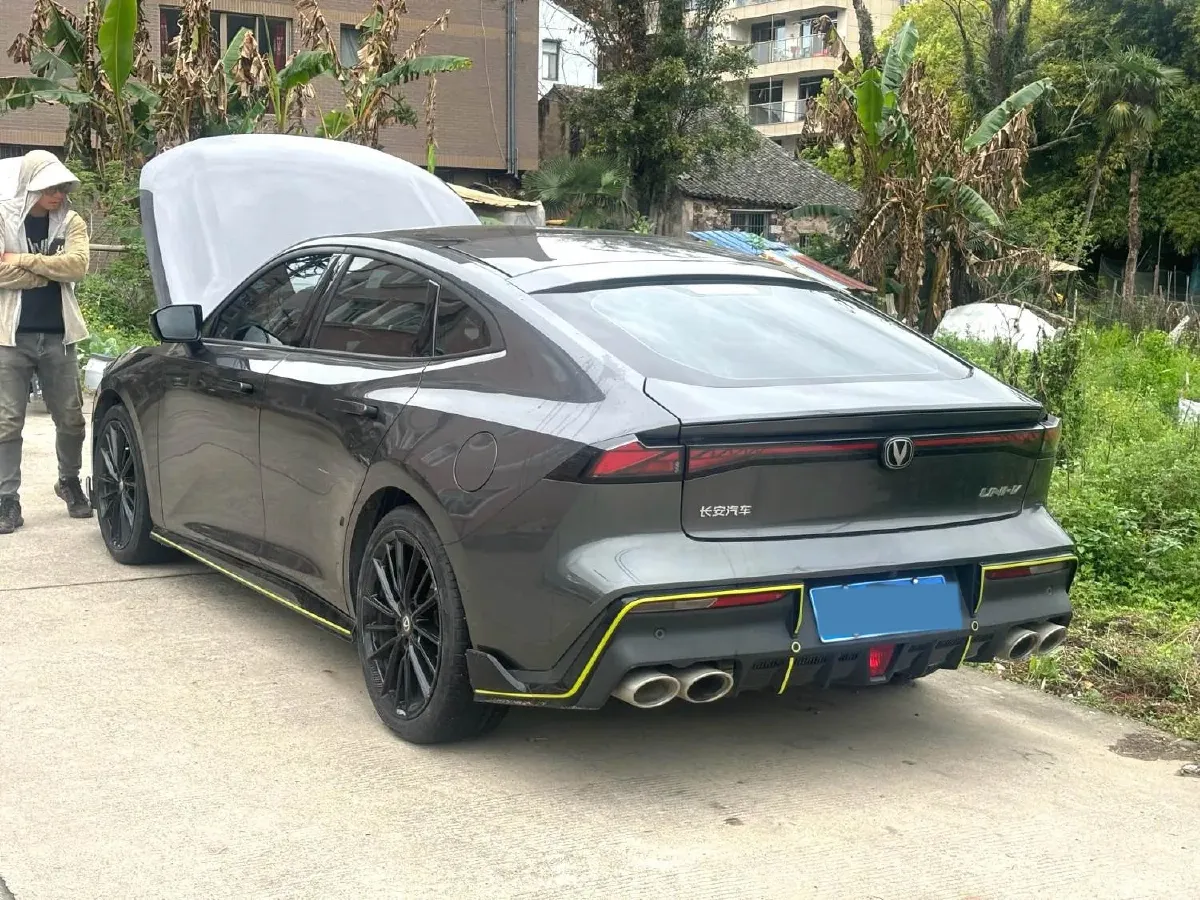 2022 ChangAn UNI-V 1.5T 188HP L4 7DCT,autocango,china used car exporter,china ev exporter,chinese used car exporter,chinese used ev exporter