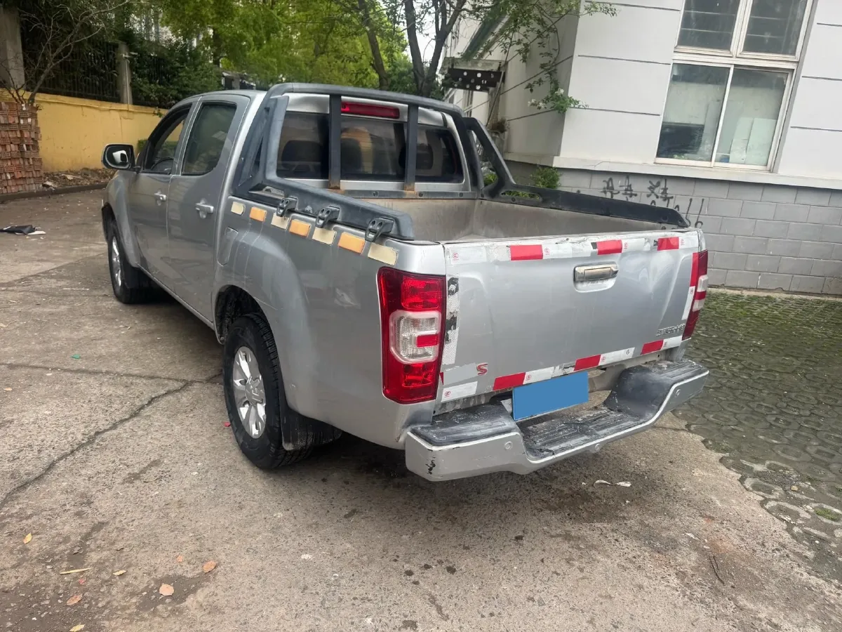 2020 Isuzu Jim 2.4T 211HP L4 5MT,autocango,china used car exporter,china ev exporter,chinese used car exporter,chinese used ev exporter